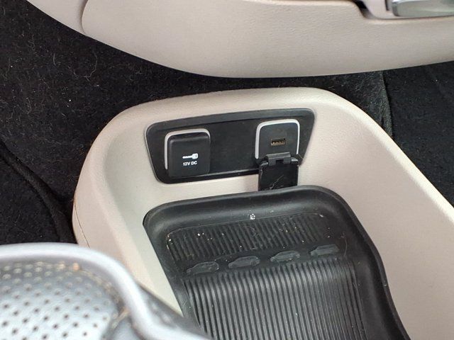 Used 2019 Chrysler Pacifica Limited FWD image 16