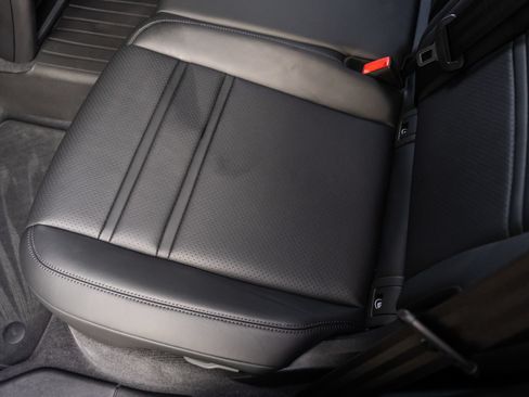 Certified 2025 Porsche Cayenne GTS AWD/4WD image 36