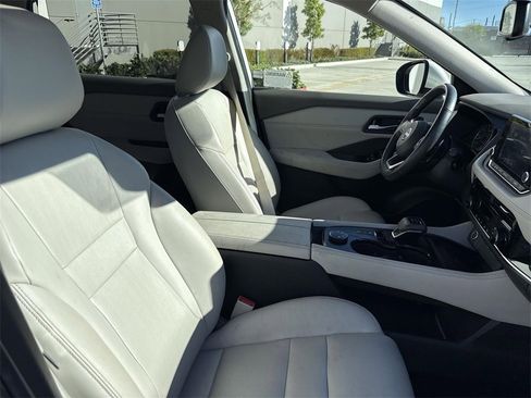 Used 2023 Nissan Rogue SL image 27