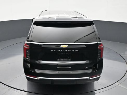 Used 2025 Chevrolet Suburban LT RWD image 15