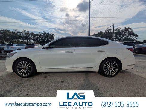 Used 2017 Kia Cadenza Premium w/ Luxury Package FWD image 6