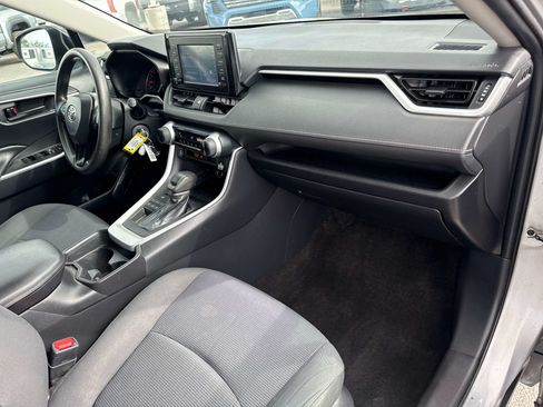 Used 2019 Toyota RAV4 LE w/ All Weather Liner Package AWD/4WD image 20