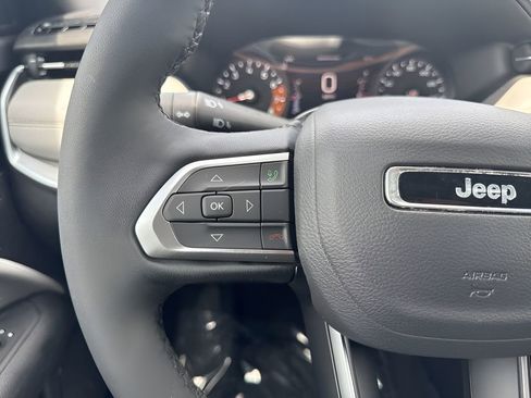 Used 2025 Jeep Compass Limited AWD/4WD image 14