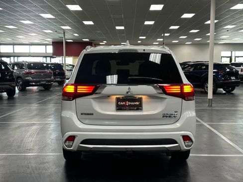 Used 2018 Mitsubishi Outlander GT AWD/4WD image 6