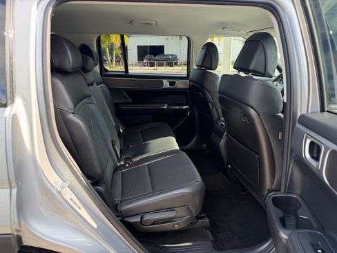 Used 2025 Hyundai Santa Fe SEL AWD/4WD image 16