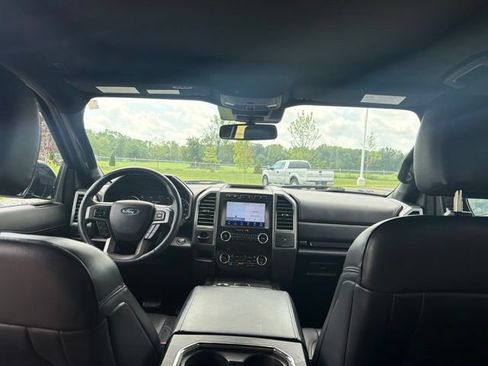 Used 2020 Ford Expedition XLT w/ Equipment Group 202A AWD/4WD image 19