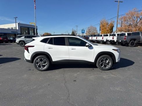 New 2026 Chevrolet Trax LT w/ Driver Confidence Package FWD image 8