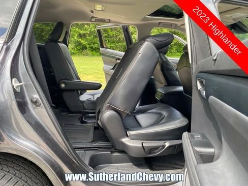 Used 2023 Toyota Highlander XLE image 38