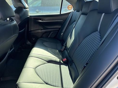 Used 2024 Toyota Camry SE image 12