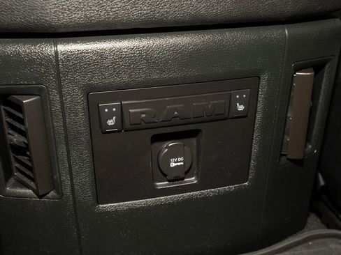 Used 2016 RAM 1500 Laramie w/ Convenience Group image 7