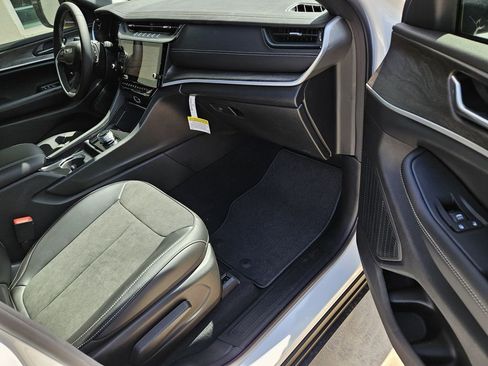 New 2026 Jeep Grand Cherokee Altitude RWD image 7
