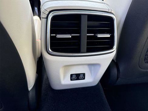 Used 2025 Genesis G70 2.5T AWD/4WD image 20