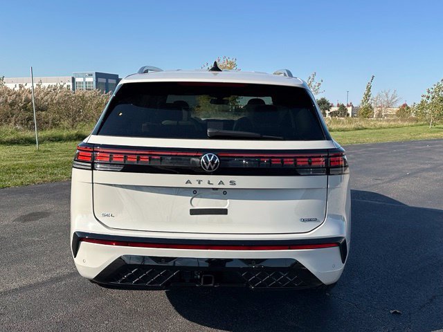 New 2027 Volkswagen Atlas SEL R-Line AWD/4WD image 4