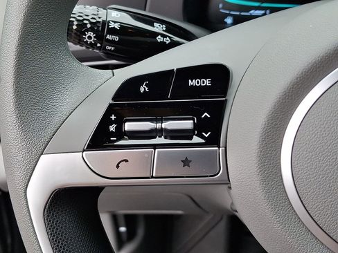 Used 2025 Hyundai Elantra Hybrid FWD image 23