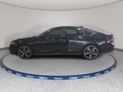 Used 2025 Honda Accord Sport image 9
