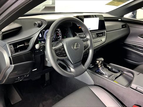 Used 2025 Lexus ES 300h w/ Premium Package image 16