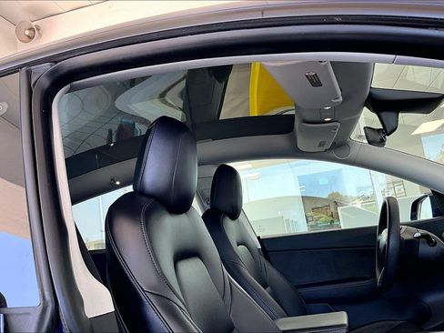 Used 2021 Tesla Model Y Long Range AWD/4WD image 27