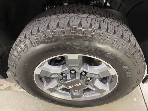 New 2025 GMC Sierra 2500 SLT w/ SLT Premium Package image 4