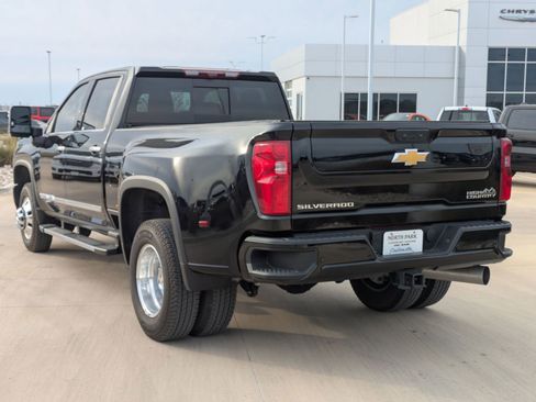 Used 2025 Chevrolet Silverado 3500 High Country w/ High Country Premium Package image 5