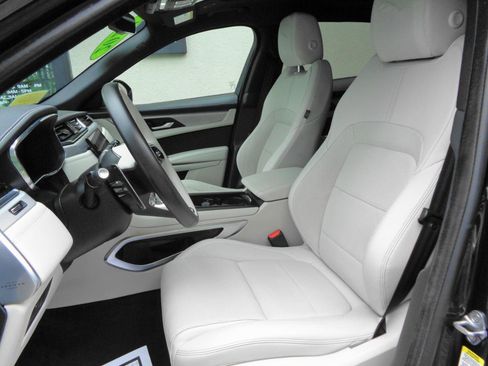 Used 2024 Jaguar F-PACE R-Dynamic S AWD/4WD image 9