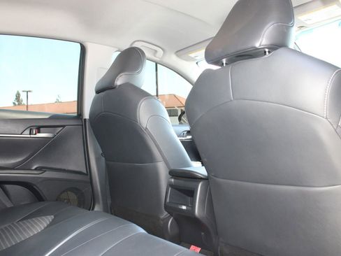 Used 2018 Toyota Camry SE FWD image 15