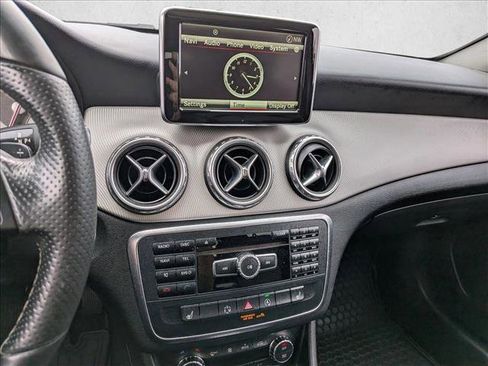 Used 2015 Mercedes-Benz GLA 250 image 12