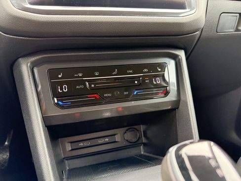 Used 2022 Volkswagen Tiguan SE FWD image 19