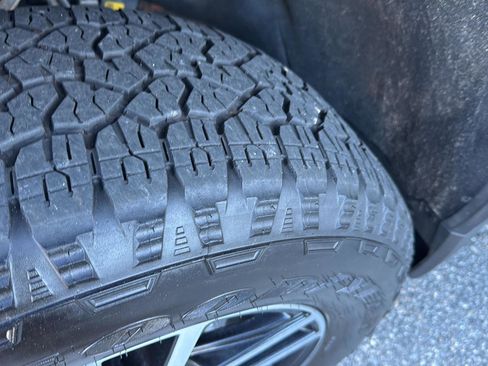 Used 2024 GMC Sierra 1500 AT4 w/ Technology Package image 36