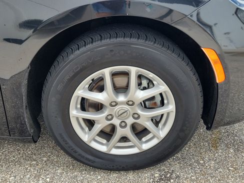 Used 2023 Chrysler Pacifica Touring-L FWD image 12