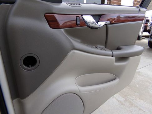 Used 2003 Cadillac De Ville Sedan w/ Comfort & Convenience Package image 82