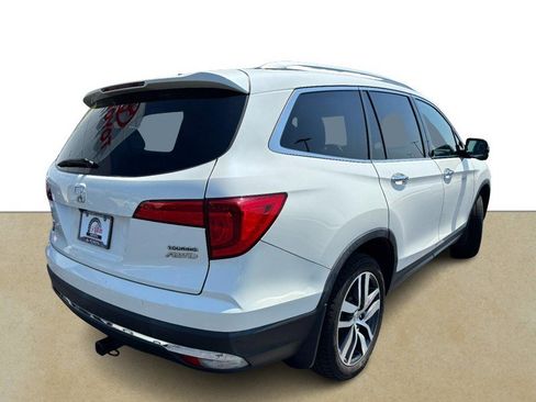 Used 2017 Honda Pilot Touring image 4