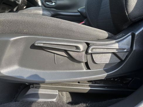 Used 2025 Honda HR-V LX image 13