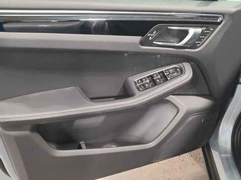 New 2026 Porsche Macan image 13