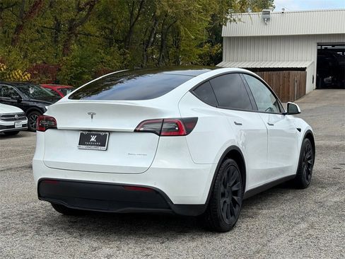 Used 2021 Tesla Model Y Long Range image 8