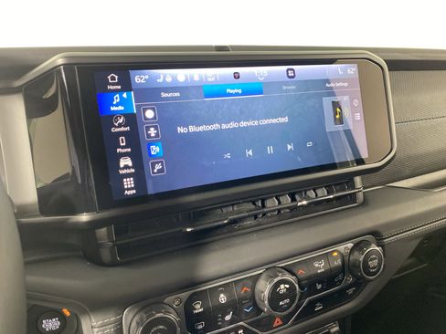 Used 2025 Jeep Wrangler Unlimited Rubicon 4xe w/ Convenience Group image 12