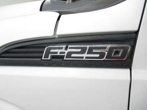 Used 2016 Ford F250 XL w/ Power Equipment Group image 4