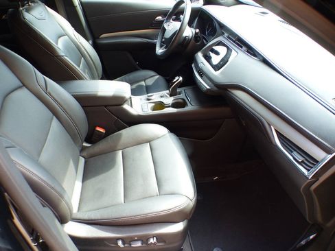Used 2022 Cadillac XT4 Premium Luxury w/ Enhanced Visibility Package FWD image 23