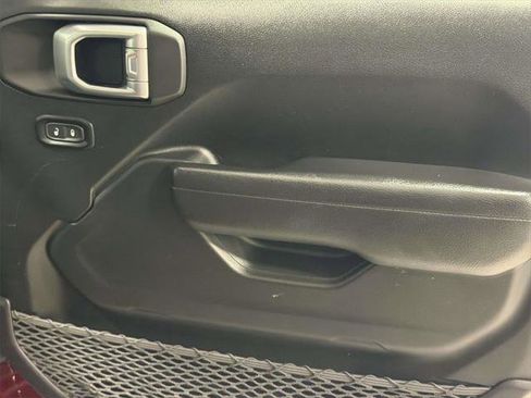 Certified 2022 Jeep Gladiator Willys image 9