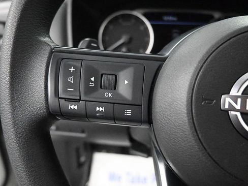 Used 2024 Nissan Rogue S image 31