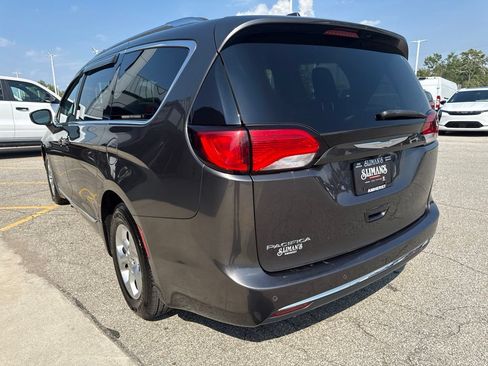 Used 2017 Chrysler Pacifica Touring-L Plus FWD image 7