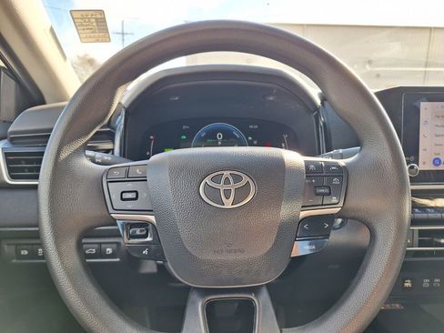 Used 2025 Toyota Camry LE image 15