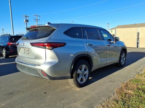Used 2022 Toyota Highlander L image 23