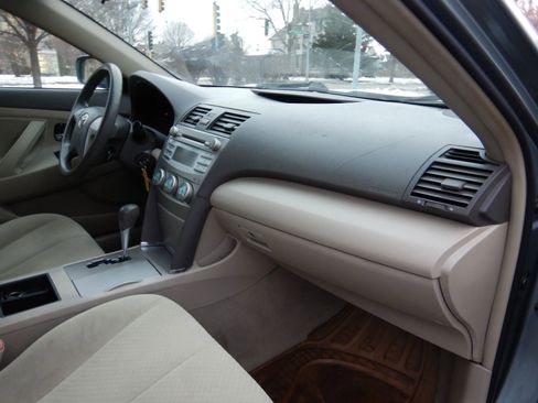 Used 2009 Toyota Camry LE image 18
