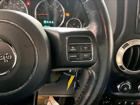 Used 2017 Jeep Wrangler Unlimited Sahara image 18