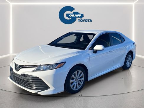 Used 2020 Toyota Camry LE image 10