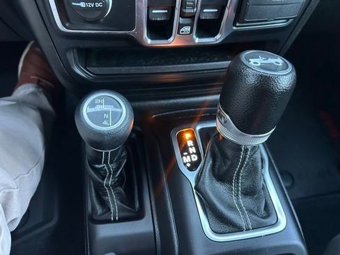 Used 2018 Jeep Wrangler Unlimited Sahara image 28