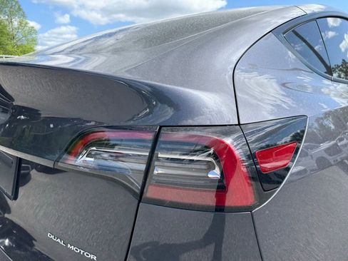 Used 2021 Tesla Model Y Long Range image 11