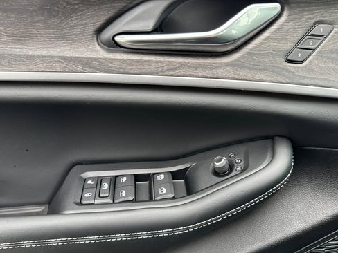 New 2025 Jeep Grand Cherokee Limited w/ Trailer Tow Package image 9