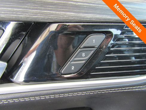 Used 2024 Jeep Wagoneer Series III AWD/4WD image 6