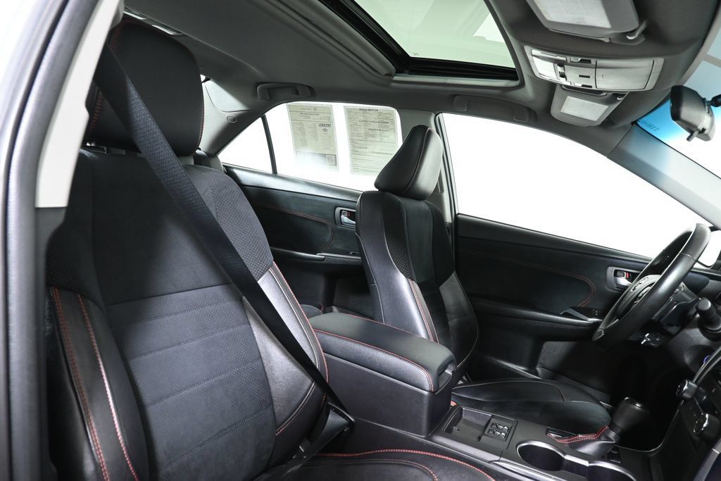 Used 2016 Toyota Camry XSE w/ Moonroof Package FWD image 33